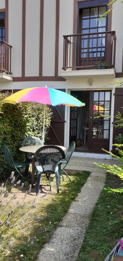 Triplex avec jardinet - wifi - à 400m de la plage Courseulles-sur-Mer Exterior foto